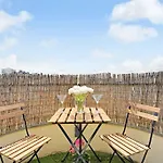 Eiffel Tower View - Charming Artist Flat - Gethosted