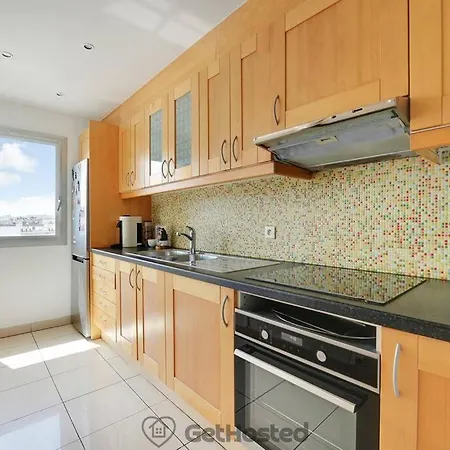 Apartment Eiffel Tower View - Charming Artist Flat - Gethosted