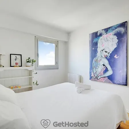 Eiffel Tower View - Charming Artist Flat - Gethosted Appartamento